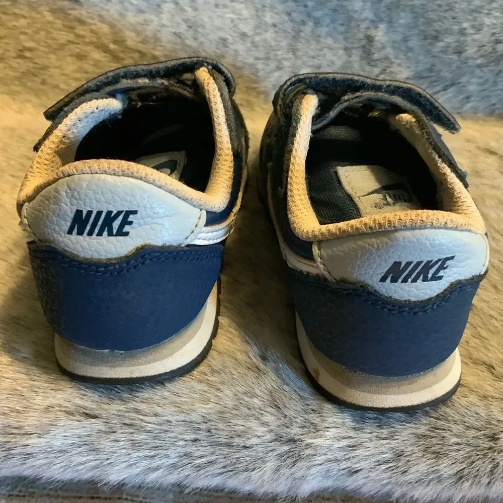 Nike Kids MD Valiant Navy Sneakers Size 6C